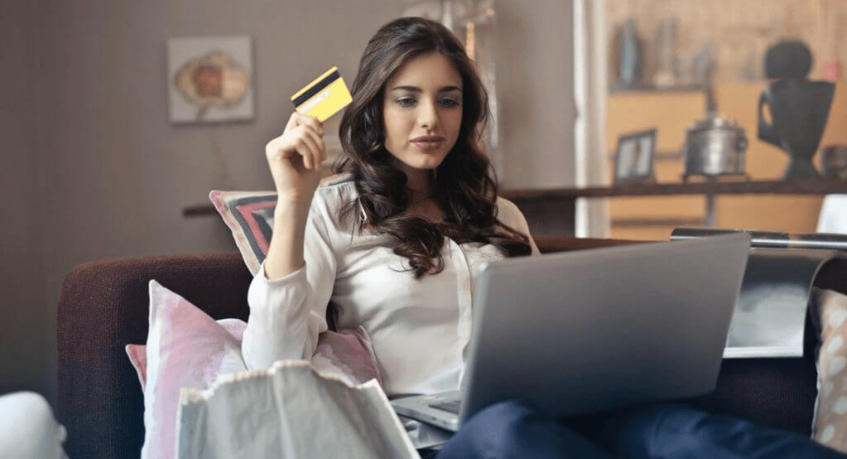How Many Ecommerce Stores Are There - Woman with a credit card and laptop